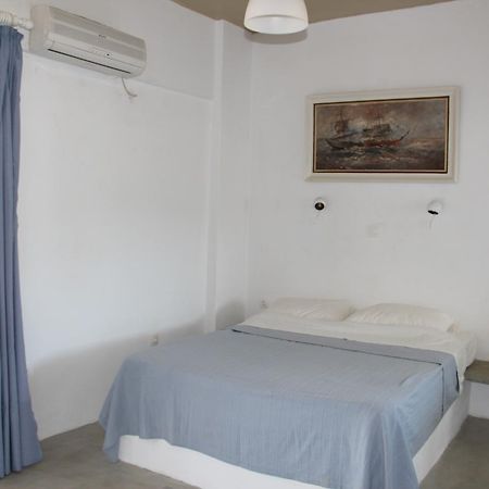 Pansion Andreas Tinos Exterior photo